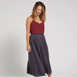 EUC - Quince Washable Silk V-Neck Cami, Burgundy, Size S